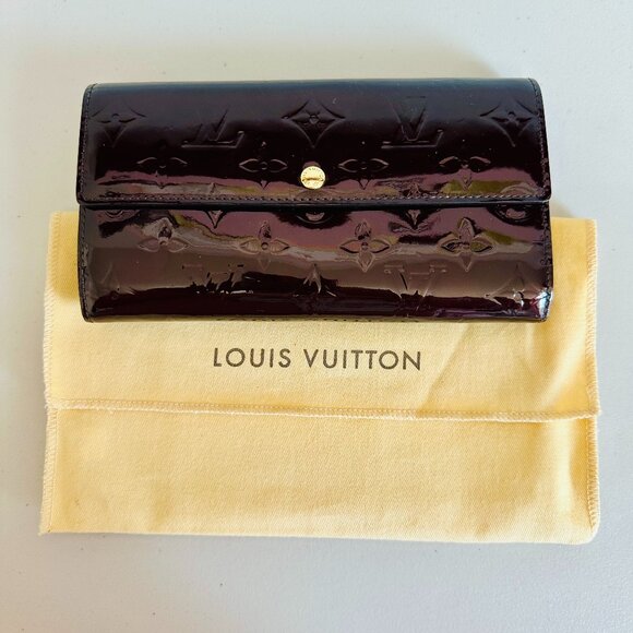 LOUIS VUITTON VERNIS PATENT LEATHER AMARANTE SARAH LONG WALLET FRANCE TN2142